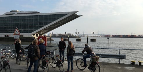 Tour privado guiado en bicicleta por el puerto de Hamburgo